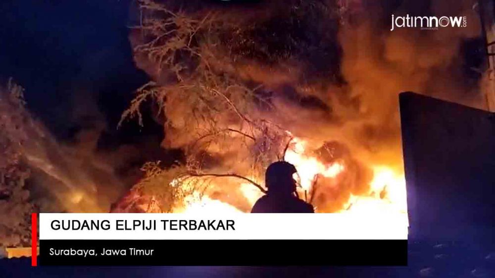 Video: Gudang Elpiji di Surabaya Terbakar