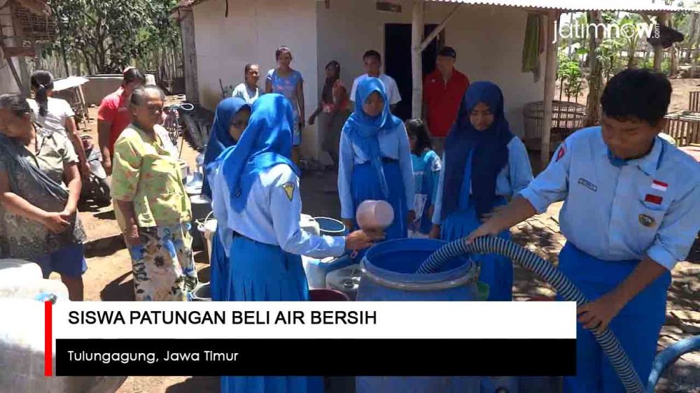 Video: Siswa Bantu Krisis Air Bersih di Tulungagung