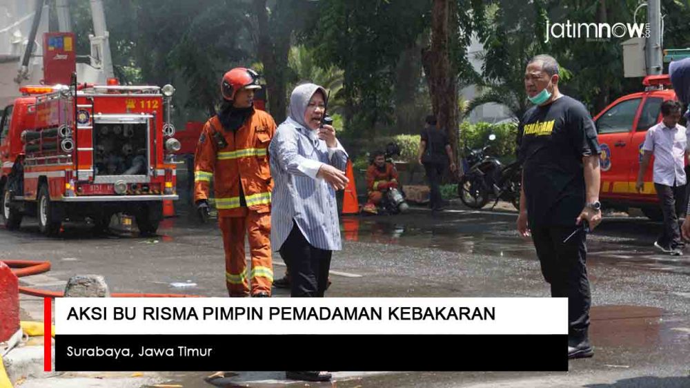 Video: Aksi Bu Risma Pimpin Pemadaman Kebakaran di Surabaya