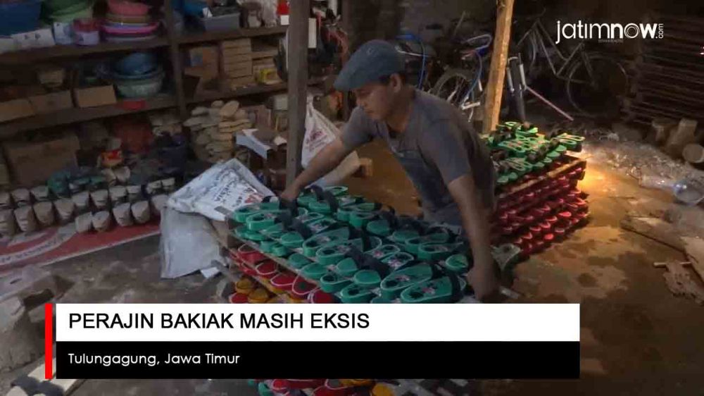 Video: Perajin Bakiak yang Masih Tetap Eksis