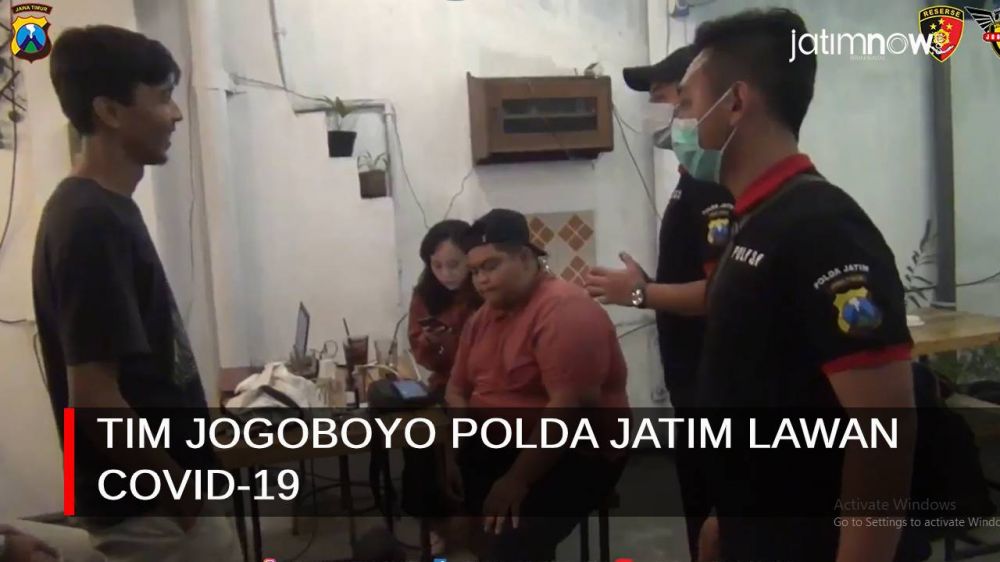 Video: Tim Jogoboyo Polda Jatim Lawan Covid-19