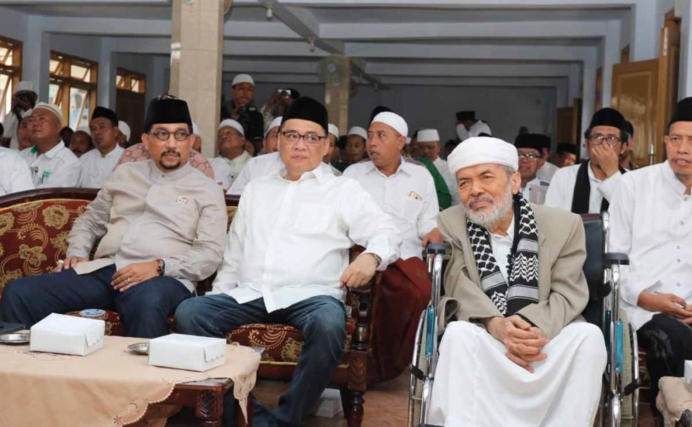 Ketua TKD Jawa Timur Irjen Pol (Purn) Machfud Arifin saat bertemu para ulama di Pondok Pesantren Miftahul Ulum, Jatiroto, Kabupaten Lumajang