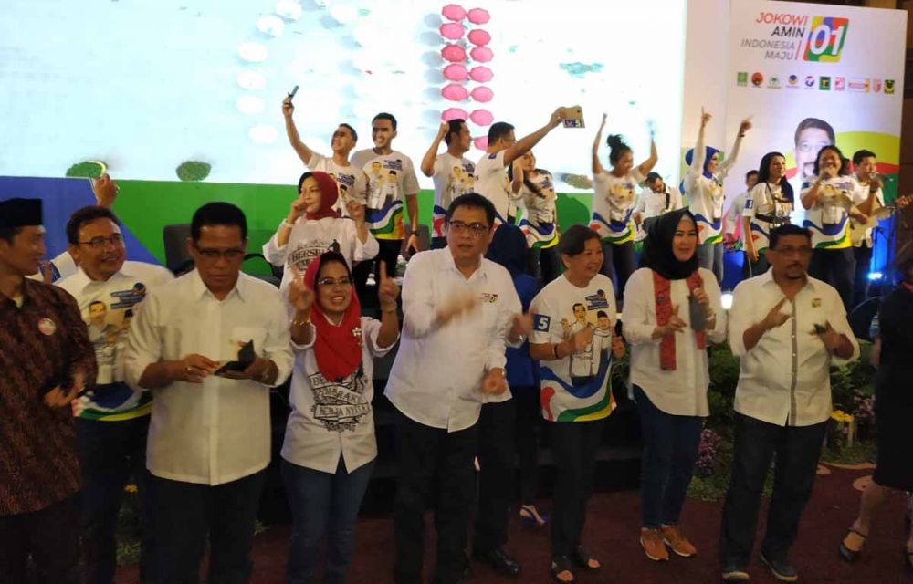 Suasana nobar debat capres yang digelar TKD Jatim di Hotel Wyndham, Surabaya
