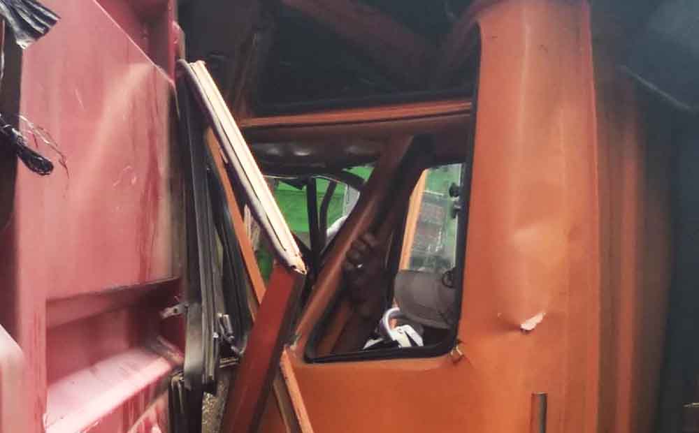 Video: Tabrakan Dua Truk di Mojokerto