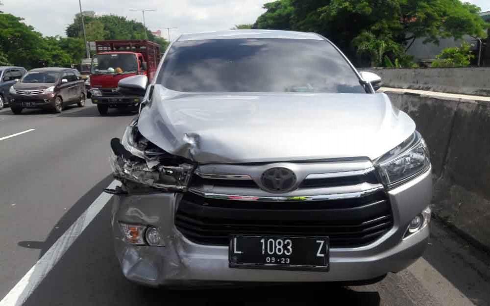Kendaraan yang terlibat kecelakaan beruntun di Tol  Perak-Waru