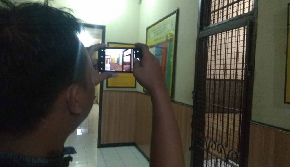 Tiga tahanan Polsek Tenggilis kabur