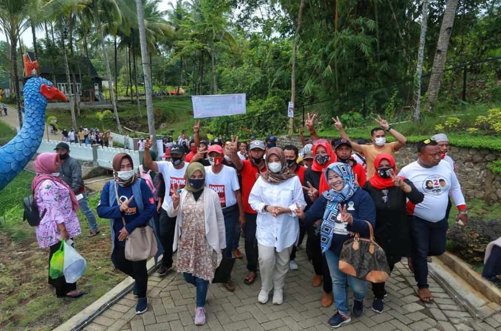 Calon Bupati Banyuwangi, Ipuk Fiestiandani di Taman Rekreasi