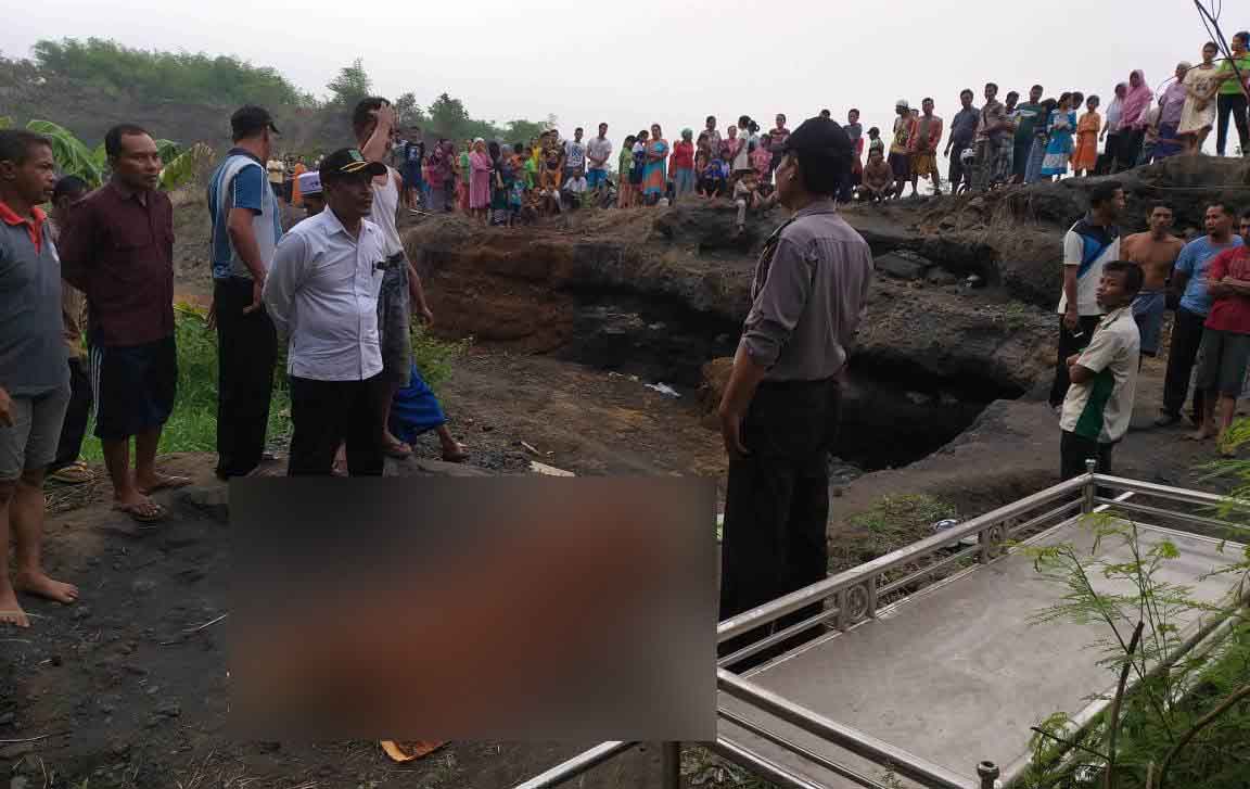 Korban tertimbun longsoran tanah di tambang galian C di Pasuruan