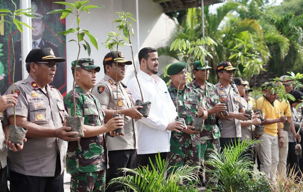 Jajaran Polri, TNI dan Pemkot Probolinggo tanam 400 pohon mangga di Kota Probolinggo