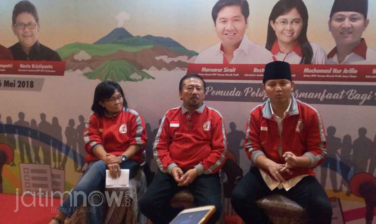 plt Bupati Trenggalek Nur Arifin bersama Bambang DH pada acara pelantikan DPD Taruna Merah Putih di Hotel Garden Palace Surabaya