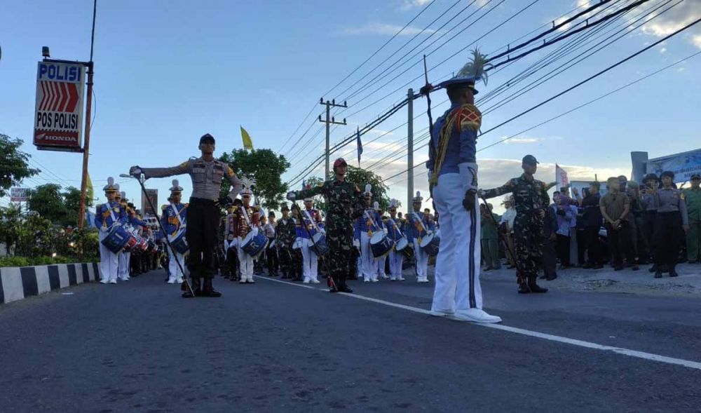 Para taruna memulai Latsitarda Nusantara di Trenggalek dengan kirab dan drum band