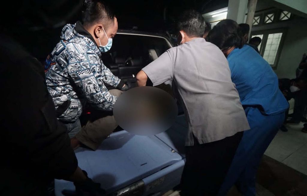 Jenazah kurir sabu 10 kilogram saat sampai di Kamar Jenazah RSU dr Soetomo, Surabaya