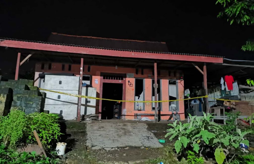 Rumah di Jombang, tempat meledaknya petasan dipasang garis polisi
