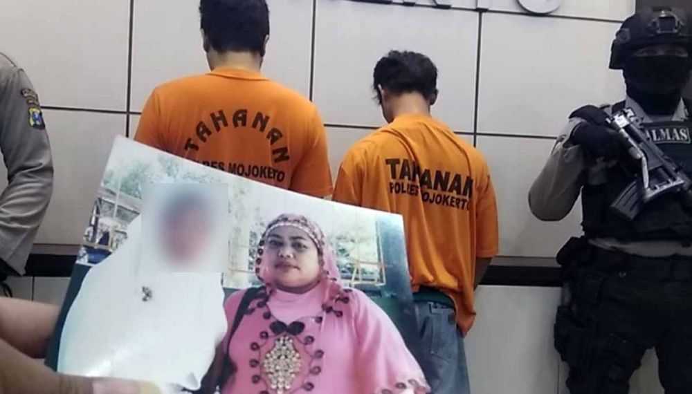 Sri Astutik (jilbab pink), korban pembunuhan yang tengkoraknya ditemukan gosong di Mojokerto