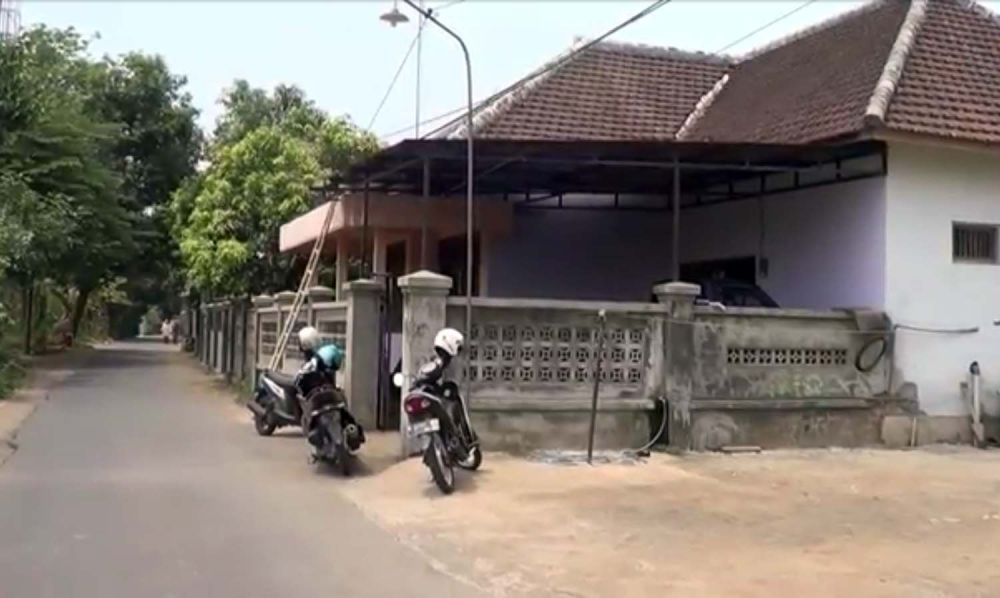 Salah satu rumah perangkat desa di Pasuruan yang jadi sasaran teror bondet