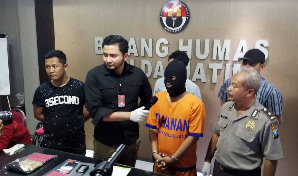 AK, mantan guru yang dalangi pesta seks di Prigen, Pasuruan