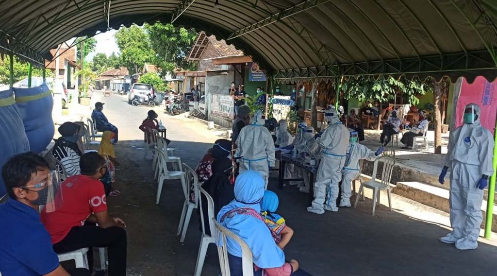 Dinas Kesehatan Ponorogo melaksanakan tes swab untuk 51 warga