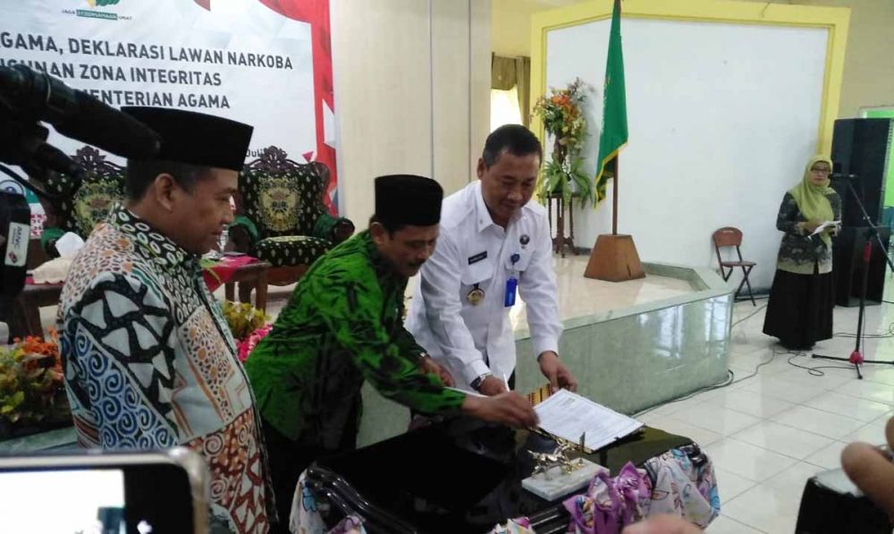Kanwil Kemenag menggandeng BNNP Jatim untuk menerapkan tes urine bagi calon pengantin