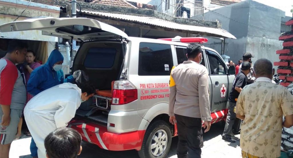 Gempar Pria di Surabaya Tewas Bersimbah Darah Dibacok Tetangga