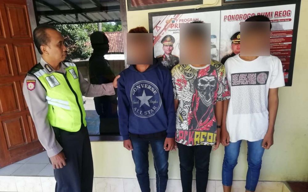 Miris, Tiga Pelajar SMA di Ponorogo Curi Uang Kotak Amal Masjid