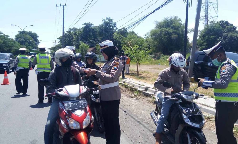 Satlantas Polres Pasuruan menggelar operasi penindakan pelanggar lalu lintas