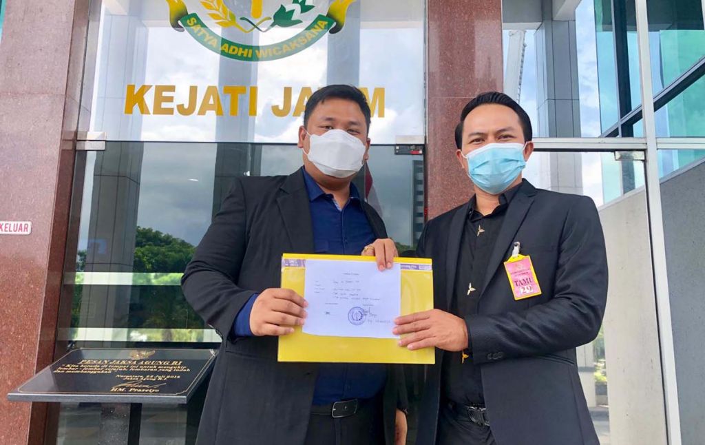 Tim Kuasa Hukum MAJU saat melapor ke Kejati Jatim