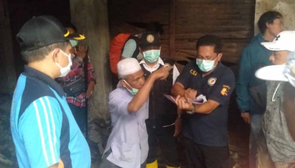 Tim Labfor Mabes Polri Cabang Surabaya melakukan identifikasi di Pasar Lawang, Malang