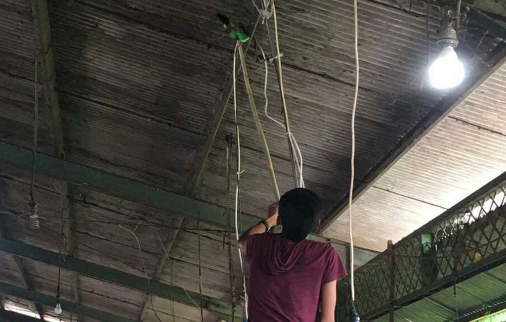 Salah satu tim mulai bekerja sesuai tugasnya dalam membenahi salah satu pasar kumuh di Kota Pasuruan