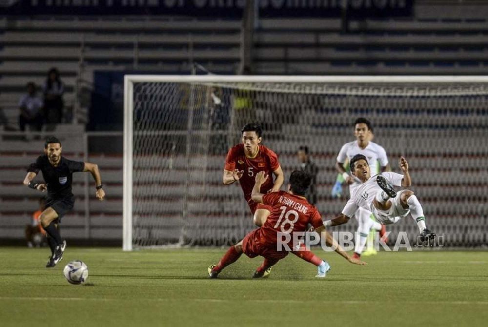 Timnas Indonesia U 22 vs Vietnam dalam pertandingan ketiga Grup B Sea Games 2019 di Stadion Rizal Memorial, Minggu (1/12/2019) malam (Foto: Putra M Akbar/Republika)