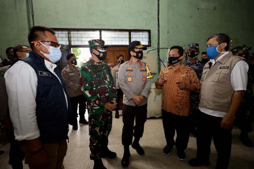 Forkopimda Jatim meninjau tempat penyimpanan vaksin Covid-19