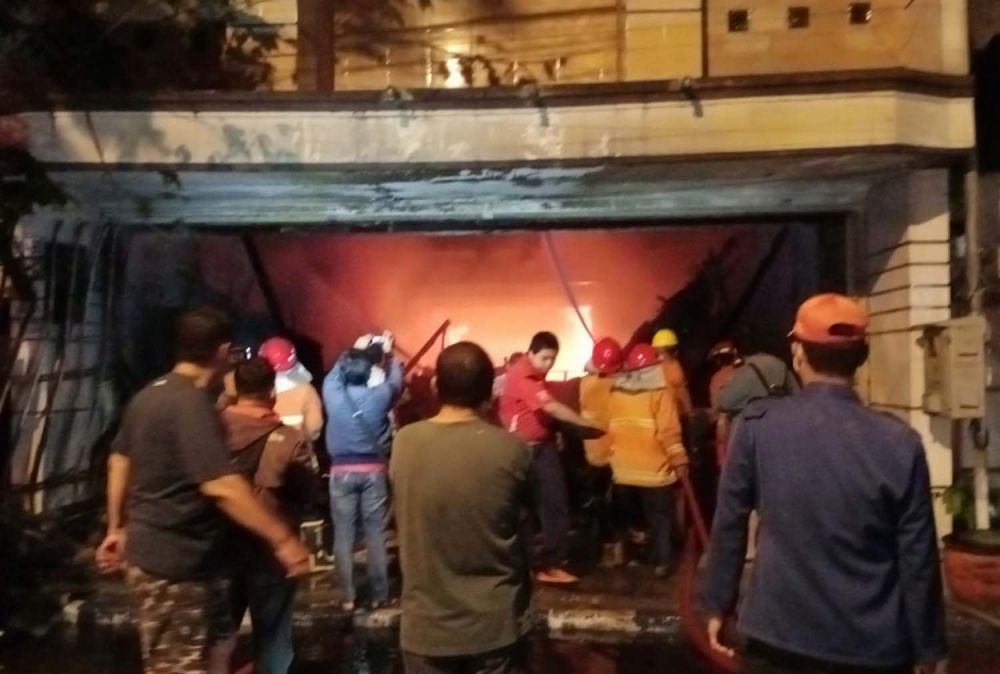 Toko Baju di Kota Mojokerto Terbakar, Rumah Pemilik Tersambar