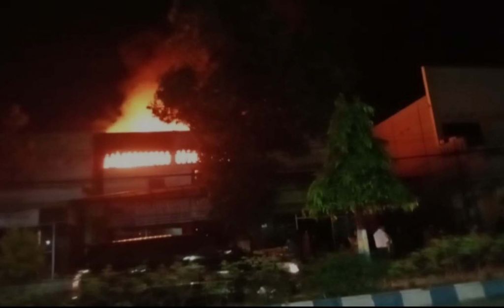 Toko kain di Ponorogo yang terbakar