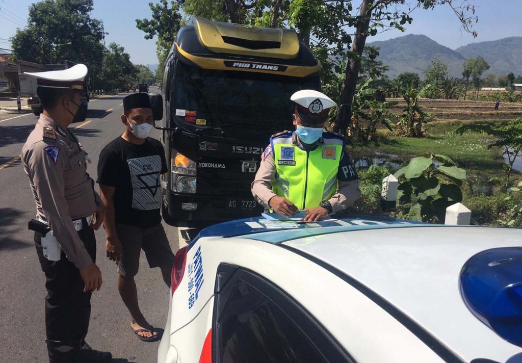 Bawa Penumpang Tanpa Surat Vaksin, Travel Gelap di Ponorogo Diminta Putar Balik