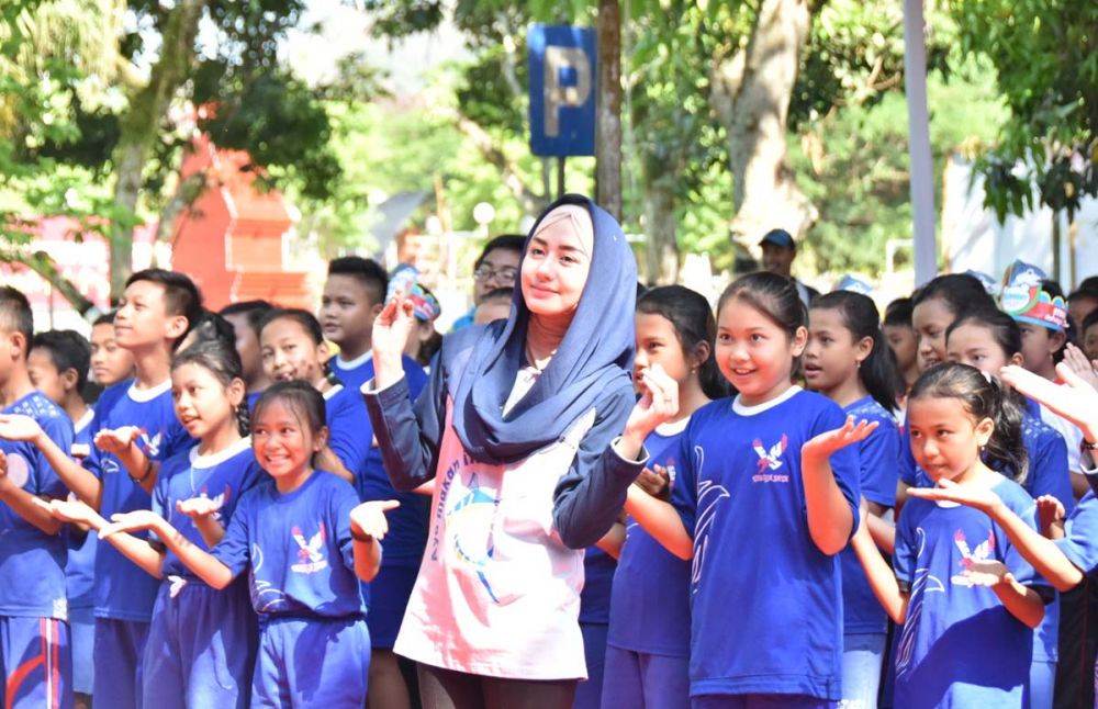 Novita Hardini, istri Bupati Trenggalek Mochamad Nur Arifin dalam peringatan Hari Ikan Nasional