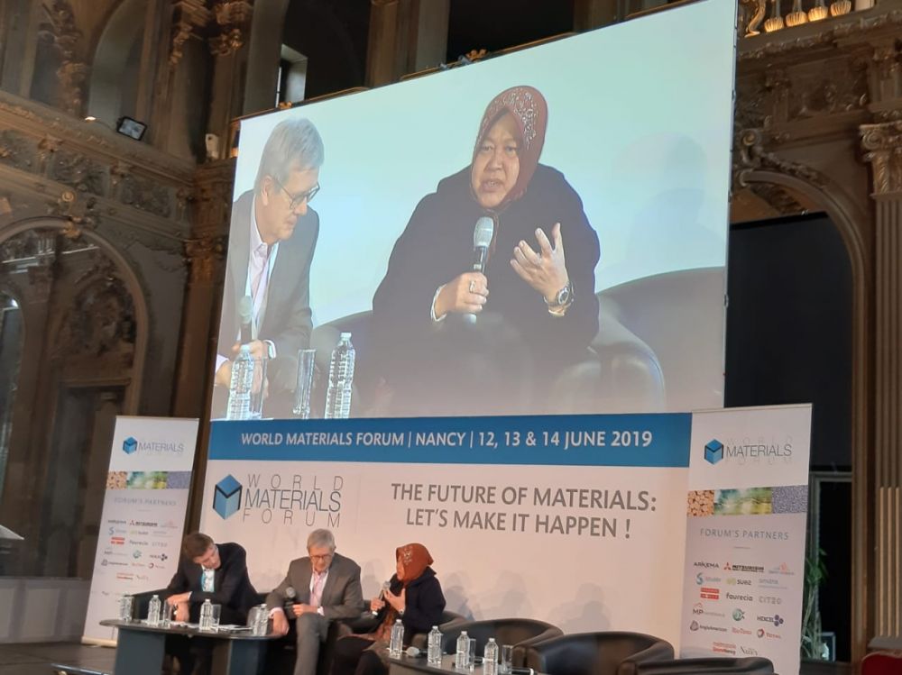 Wali Kota Surabaya Tri Rismaharini menjadi pembicara dalam World Materials Forum