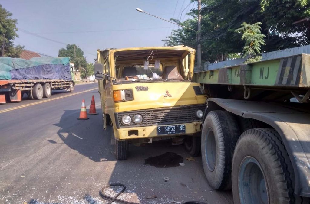 Truk tabrak trailer parkir di Kecamatan Gempol, Kabupaten Pasuruan