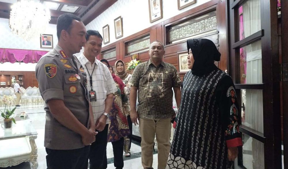 Maafkan Penghinanya, Wali Kota Risma Serahkan Proses Hukum ke Polisi