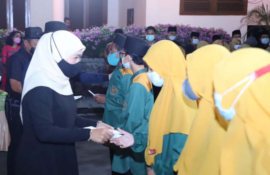 Beredar Pesan Klarifikasi Khofifah Terkait Video Viral Acara Ulang Tahunnya