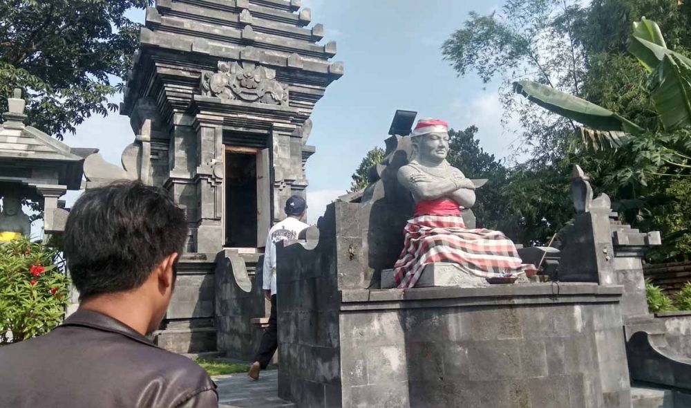 Pura Sasana Bhina Yoga di Dusun Sumberrejo, Desa Sumbertanggul, Kecamatan Mojosari, Kabupaten Mojokerto