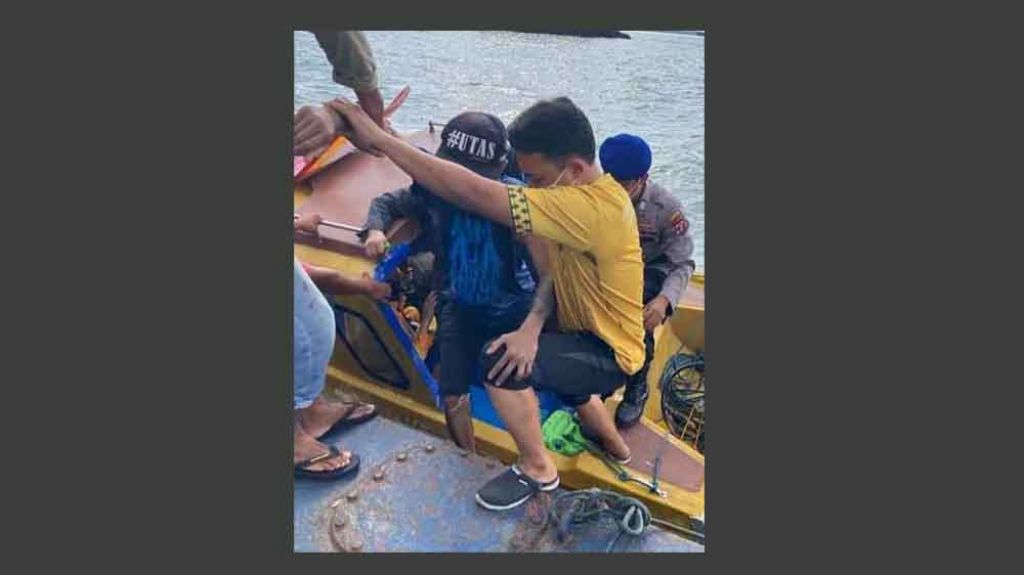 Arema Bakal Bantu Pemuda asal Malang yang Terjun ke Laut Pakai Galon