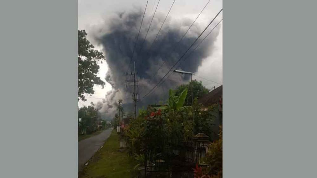 Awan panas Gunung Semeru (Foto: istimewa)