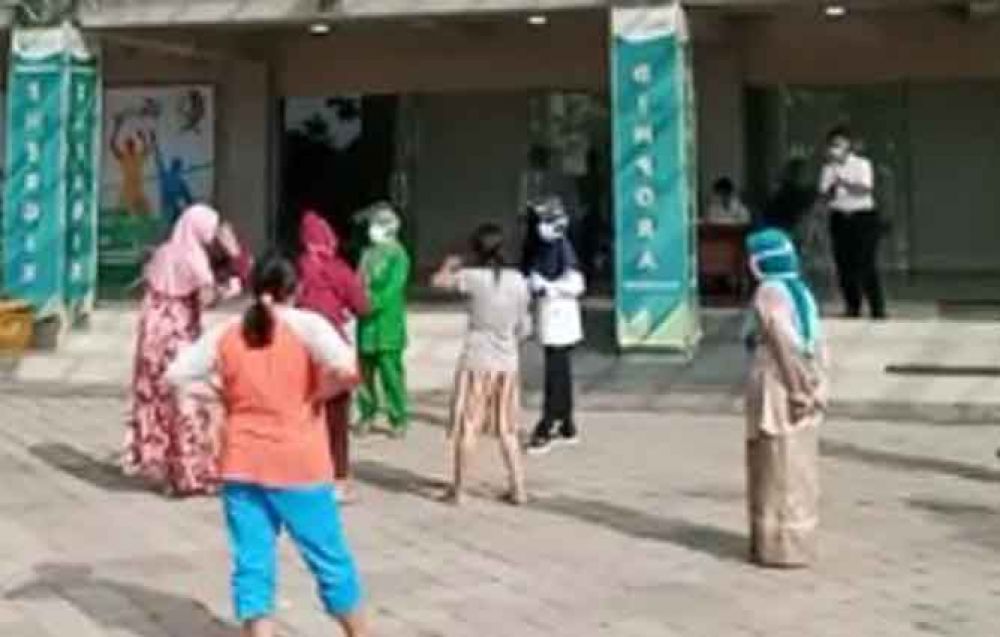 Screenshot video warga keluhkan saat karantina di GOR Bojonegoro