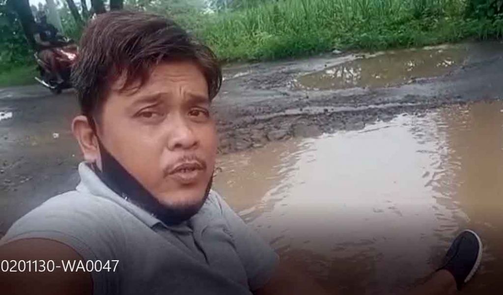 Capture video tentang jalan berlubang di Ngawi