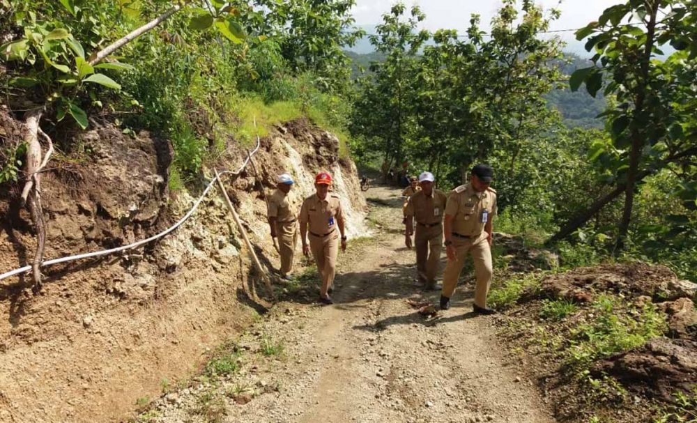 Ibu Hamil Ditandu Bikin Heboh, Begini Penjelasan Kades dan Camat
