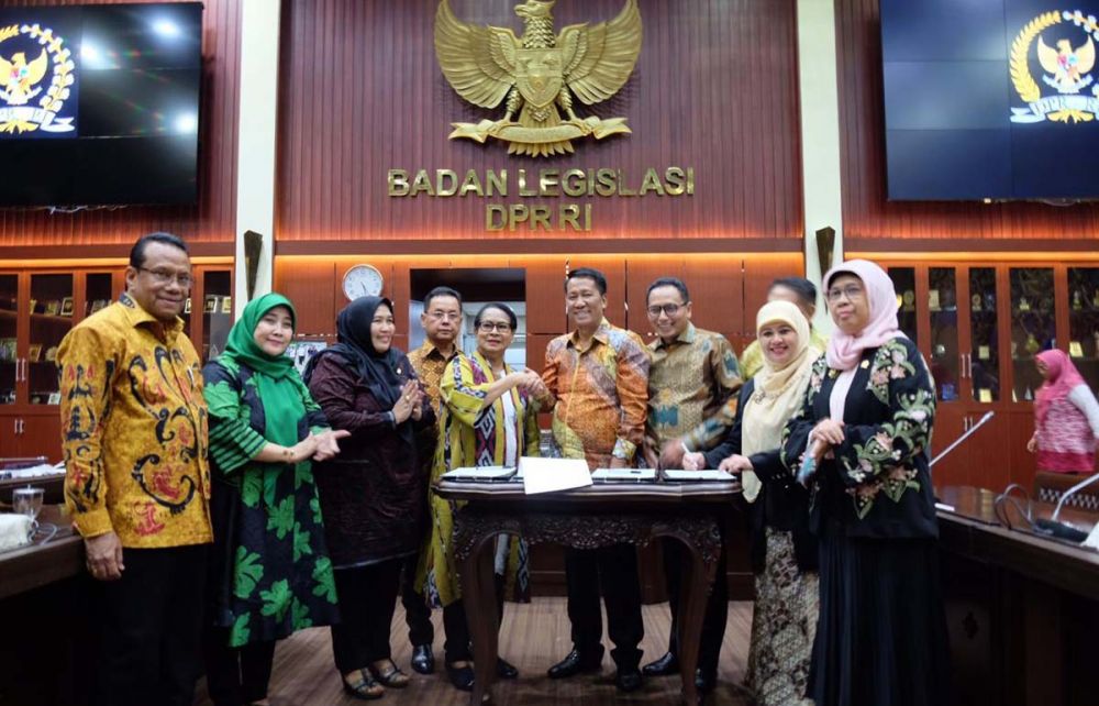 Rapat Panitia Kerja Baleg DPR RI bersama Kemen PPPA dan kementerian lainnya menyetujui batas minimal usia perkawinan di Indonesia menjadi 19 tahun