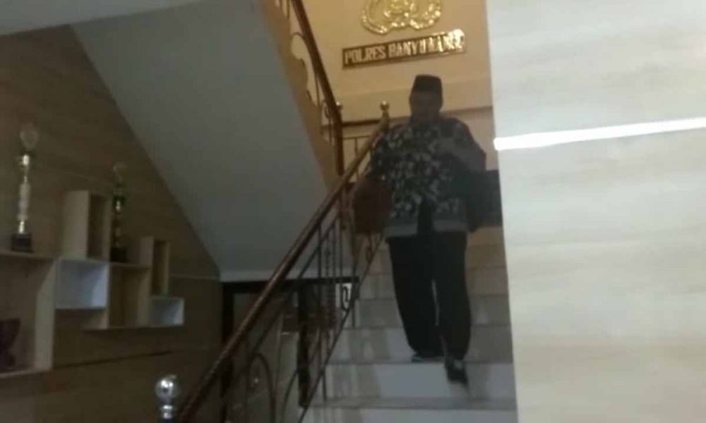 Ustaz Penyebar Hoaks Jokowi Legalkan Zina Lemas Usai Diperiksa Polisi