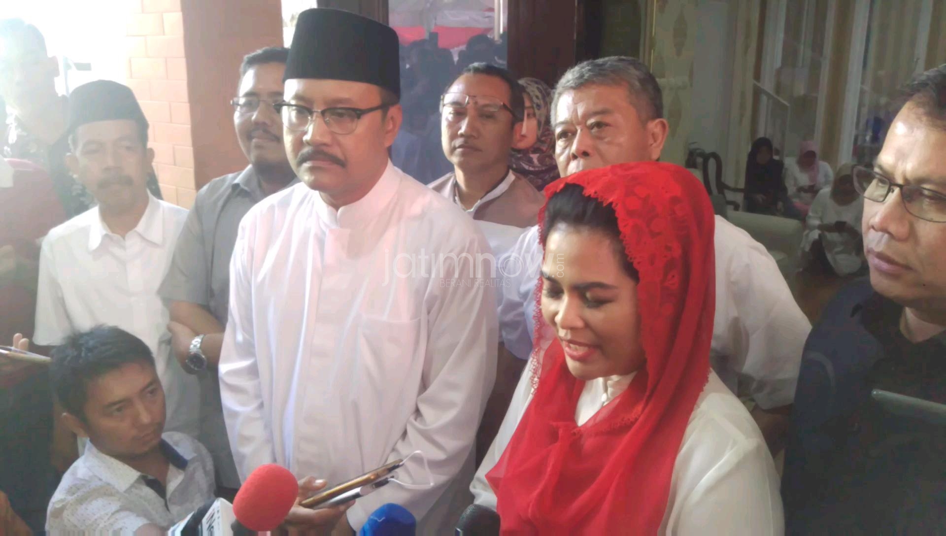 Paslon No 2 saat jumpa pers di kediaman Gus Ipul