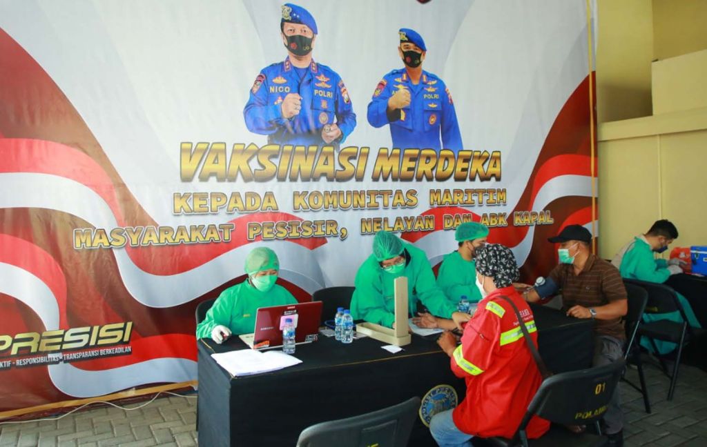 Vaksinasi merdeka Ditpolairud Polda Jatim sasar warga, nelayan dan ABK di pesisir Surabaya