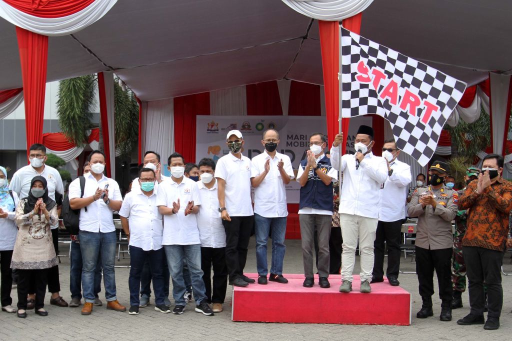 Kadin Indonesia Bersama Pemkab Gresik Luncurkan Mobil Vaksinasi Door to Door