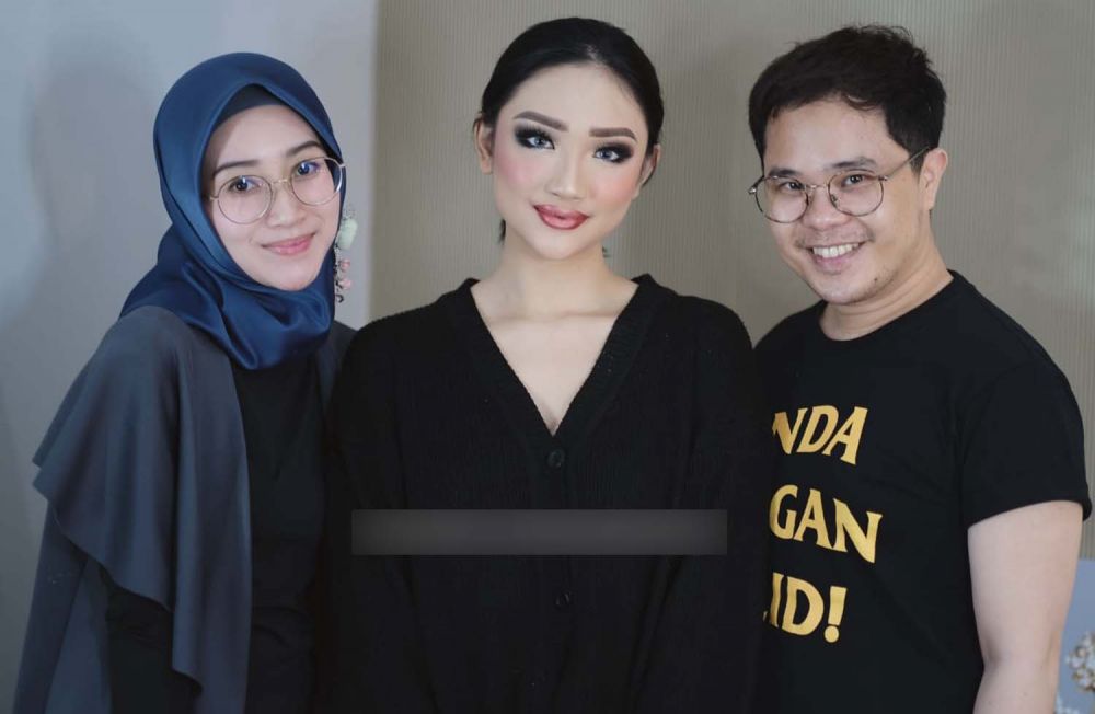 Kisah Dokter Lulusan Unair yang Juga Tenar Jadi Make Up Artis
